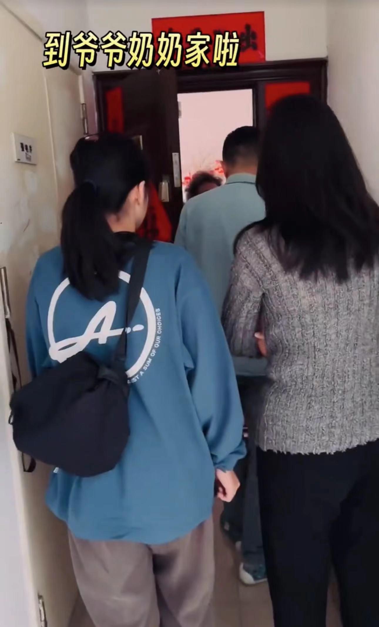 於明加