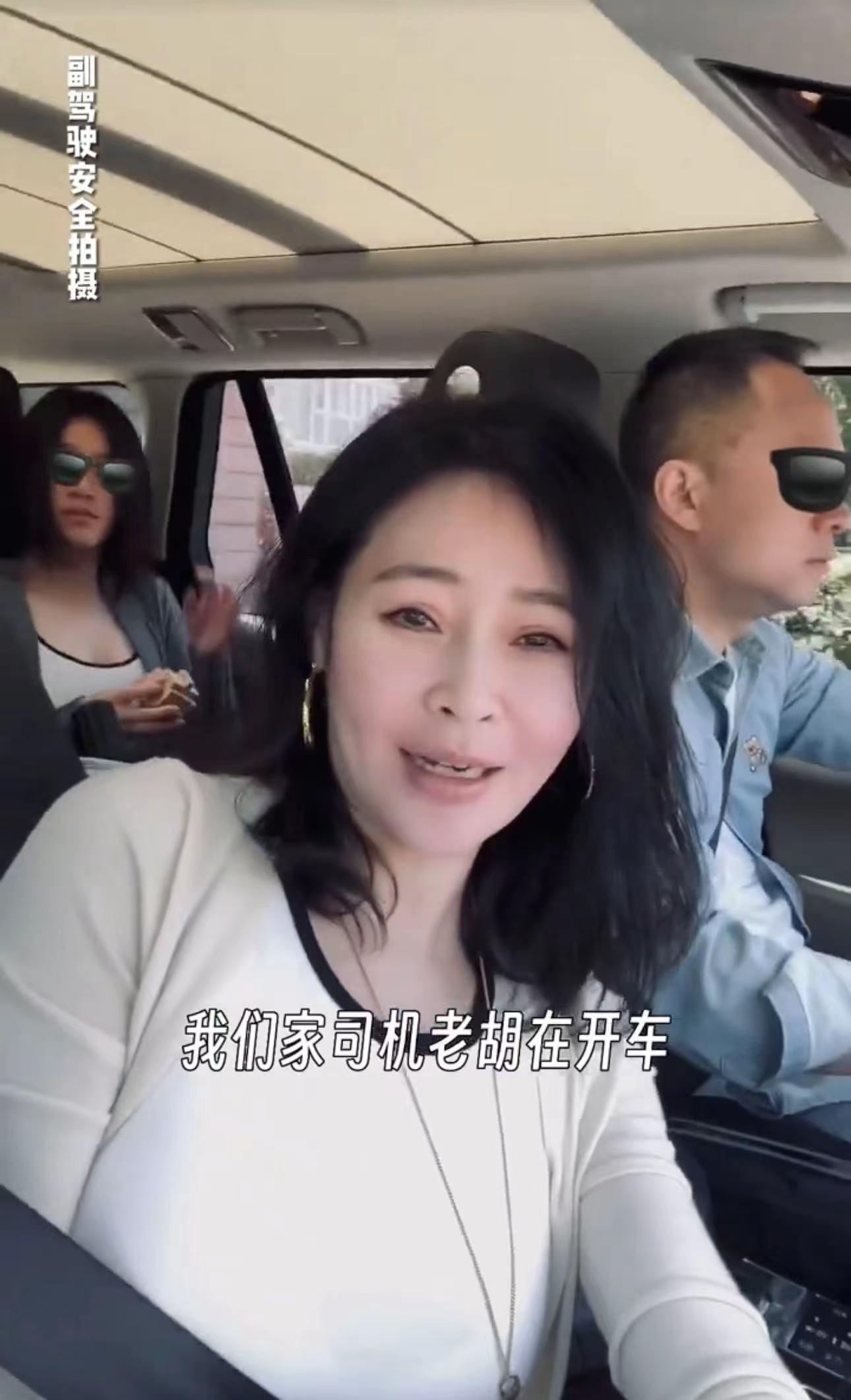 於明加