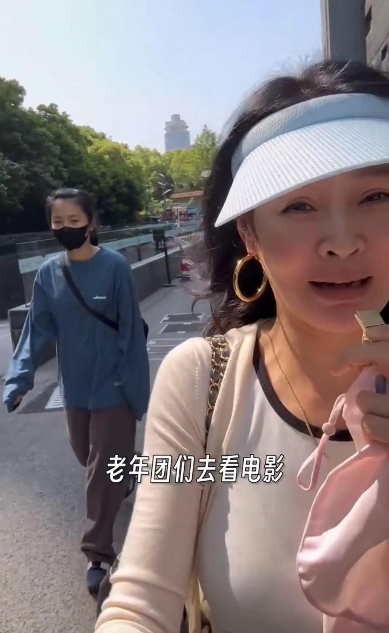 於明加