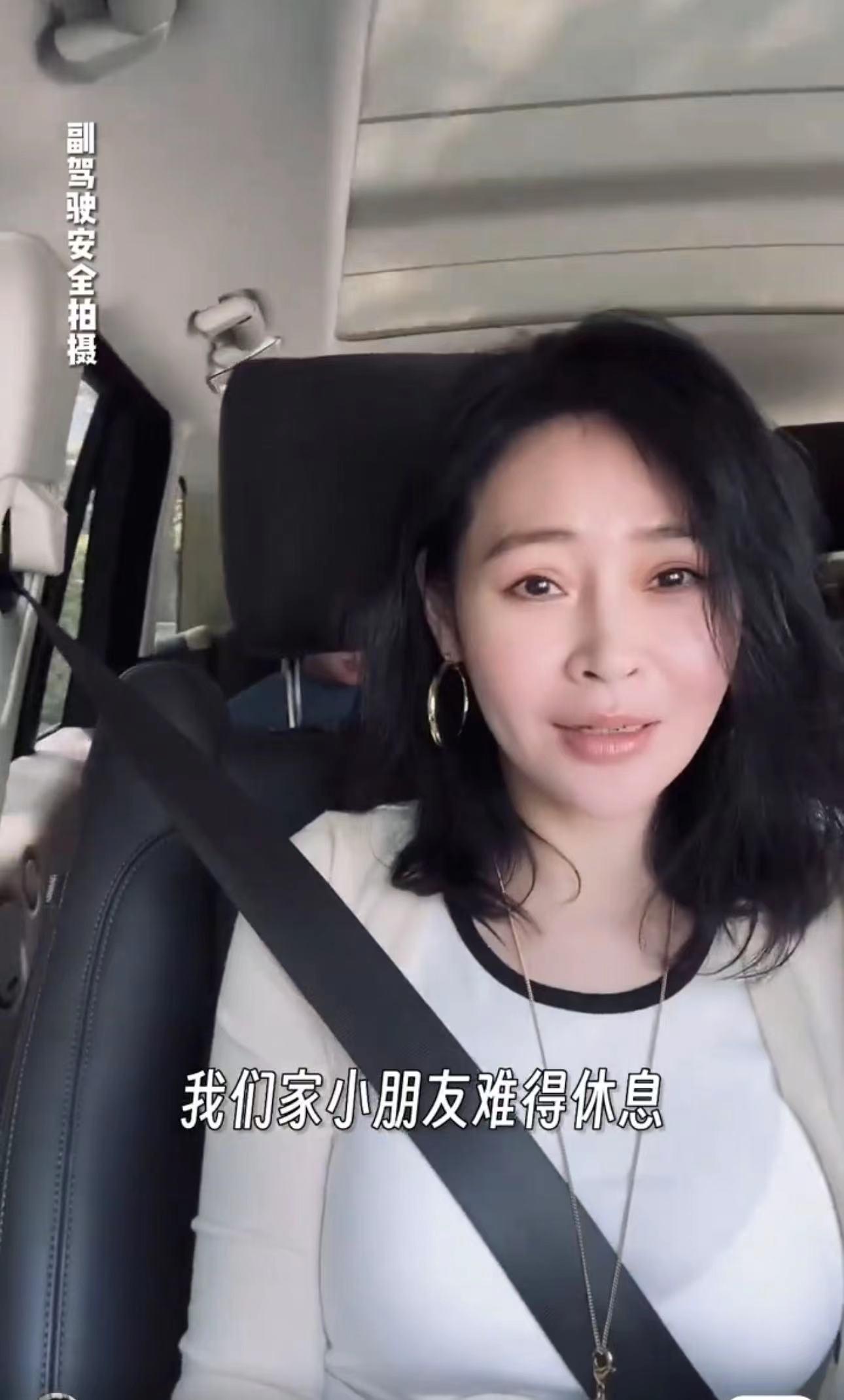 於明加