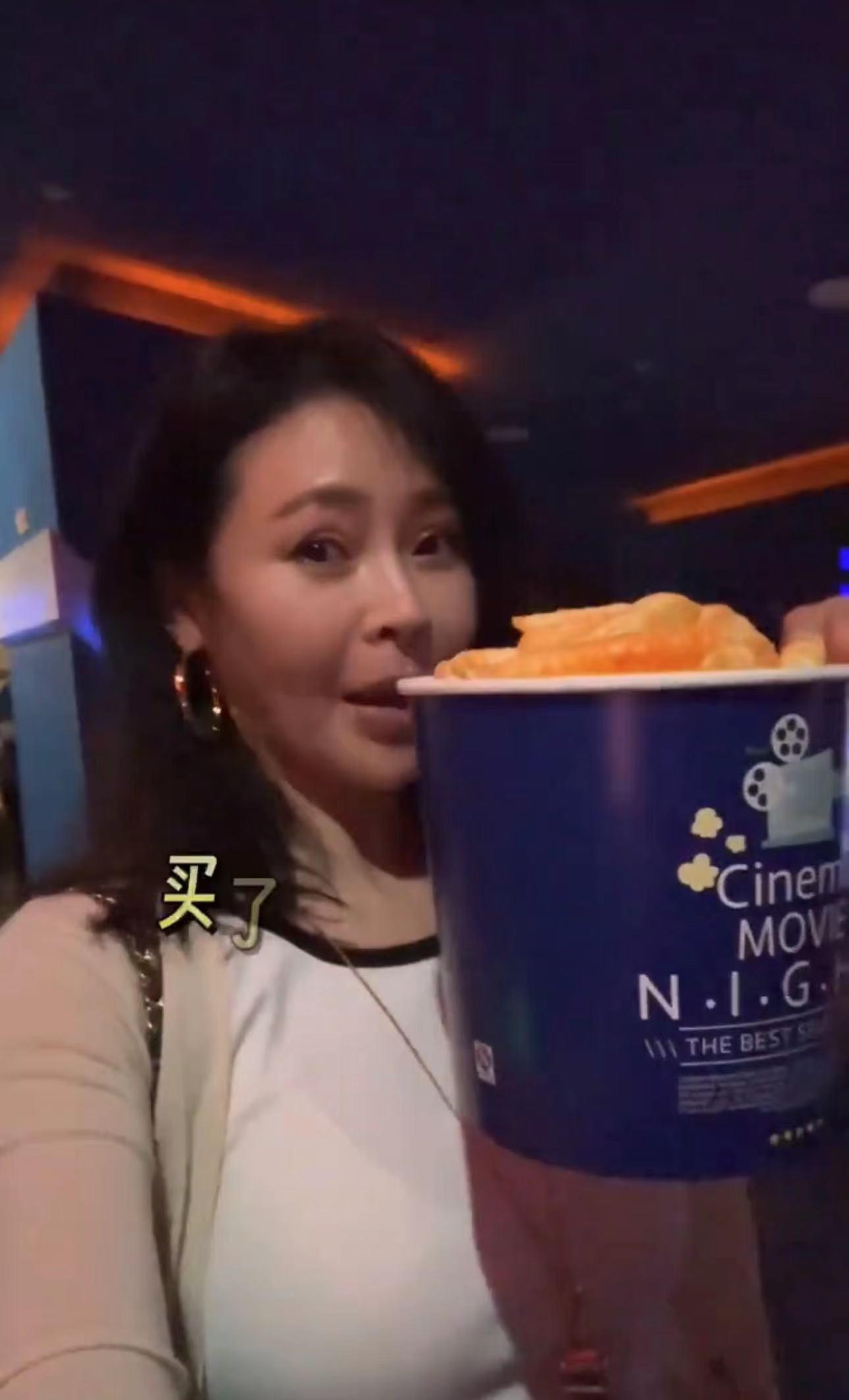 於明加