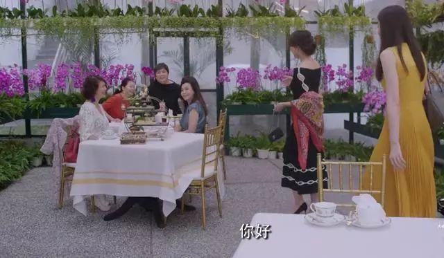 胡靜曝光豪門生活 ！婆家大如皇宮院內豪車無數！老公卻愛吃路邊攤