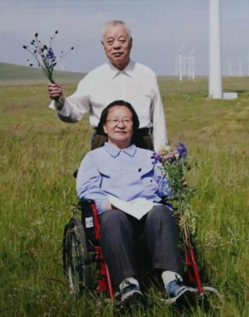 李納