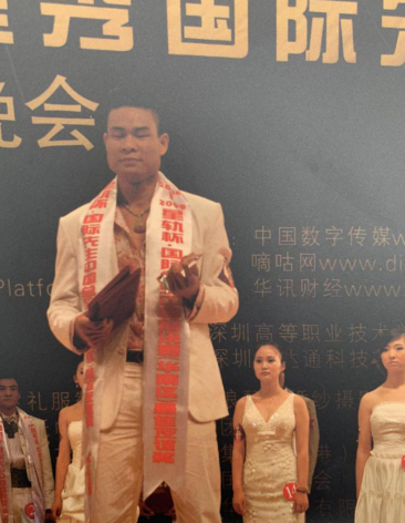 李威龍