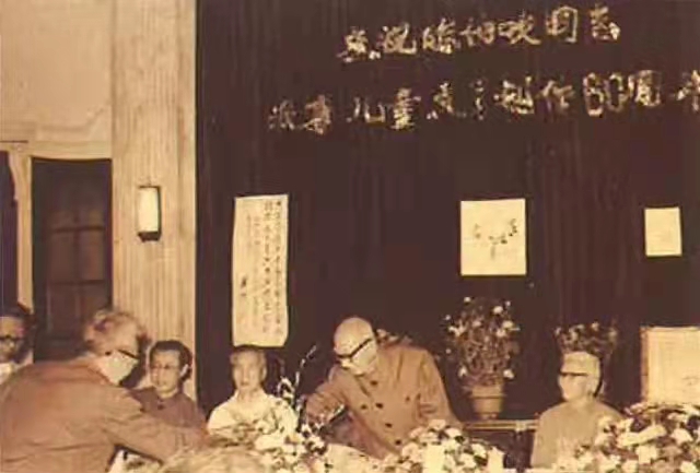秦文君