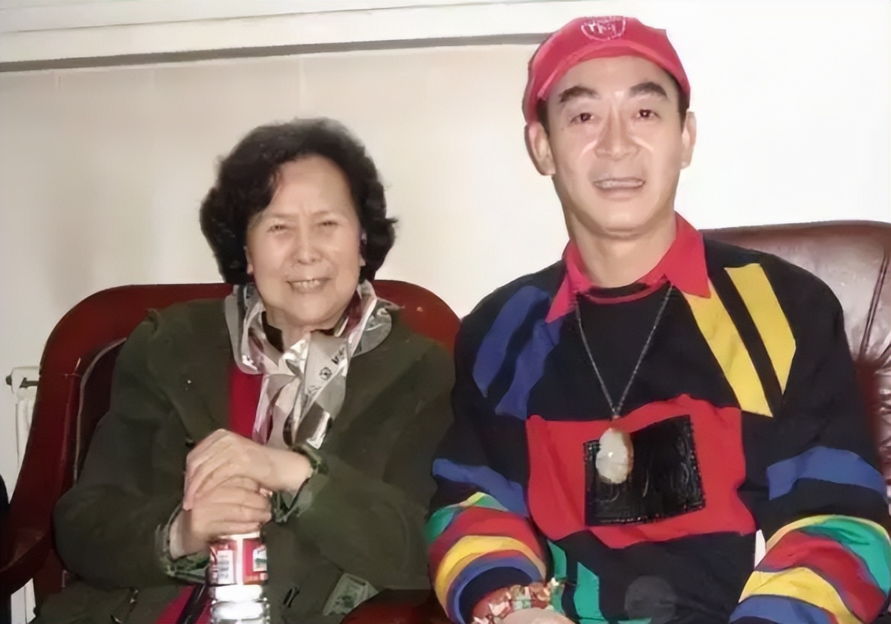 六小齡童