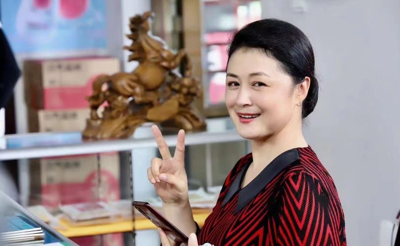 於月仙簡介（50歲小阿姨於月仙去世，64歲趙本山癱軟地上）