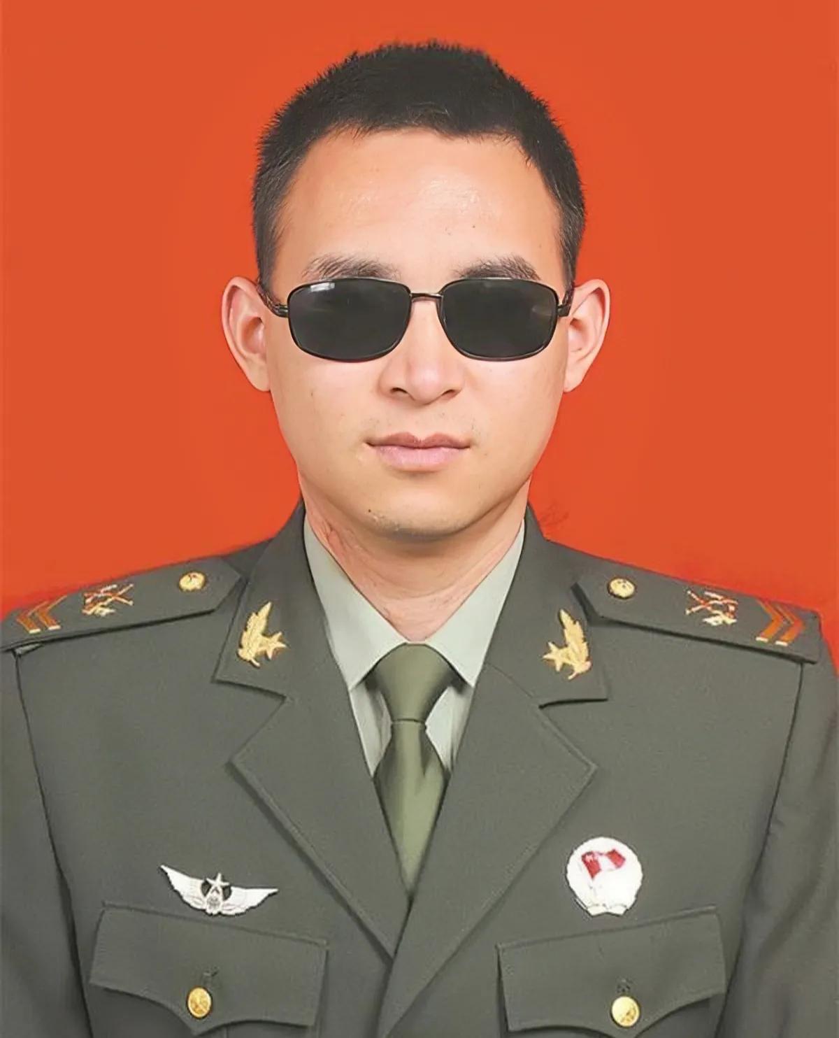 杜富國