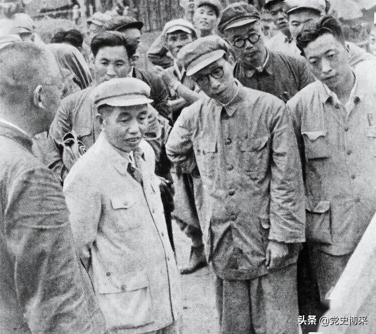 譚震林