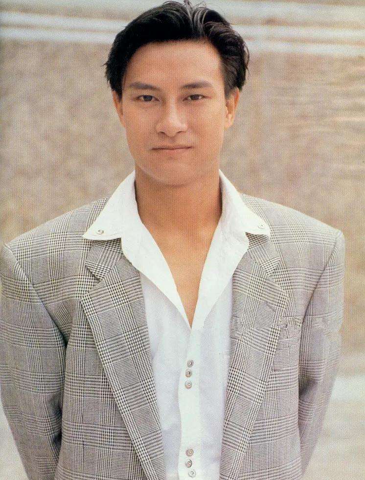 倪震