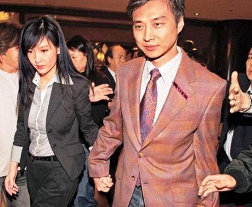 倪震