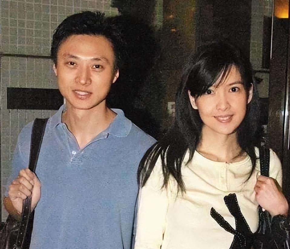 倪震