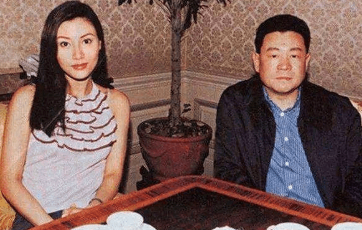 倪震