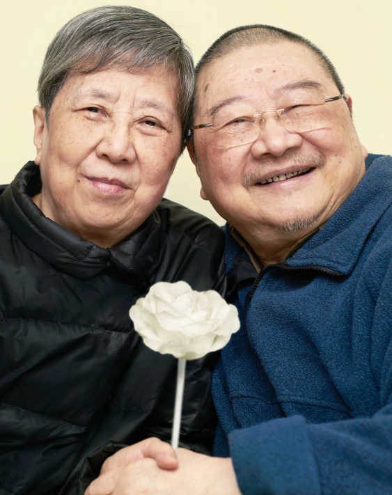 倪震