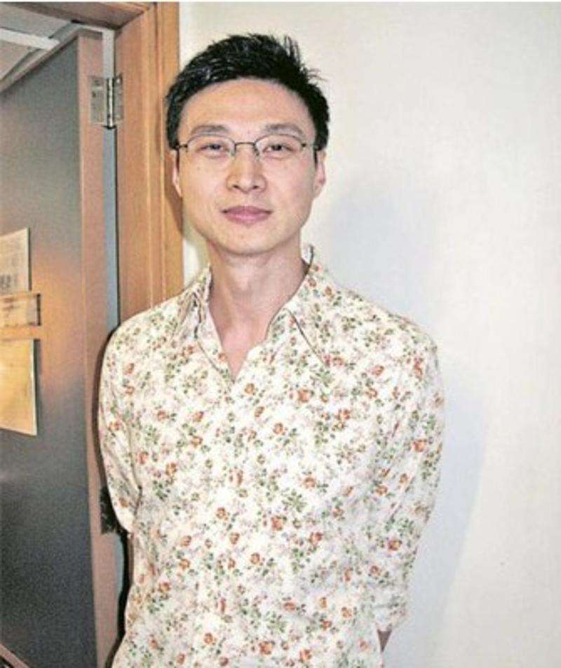 倪震