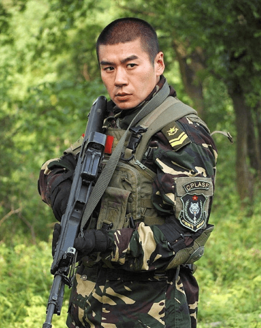 何達