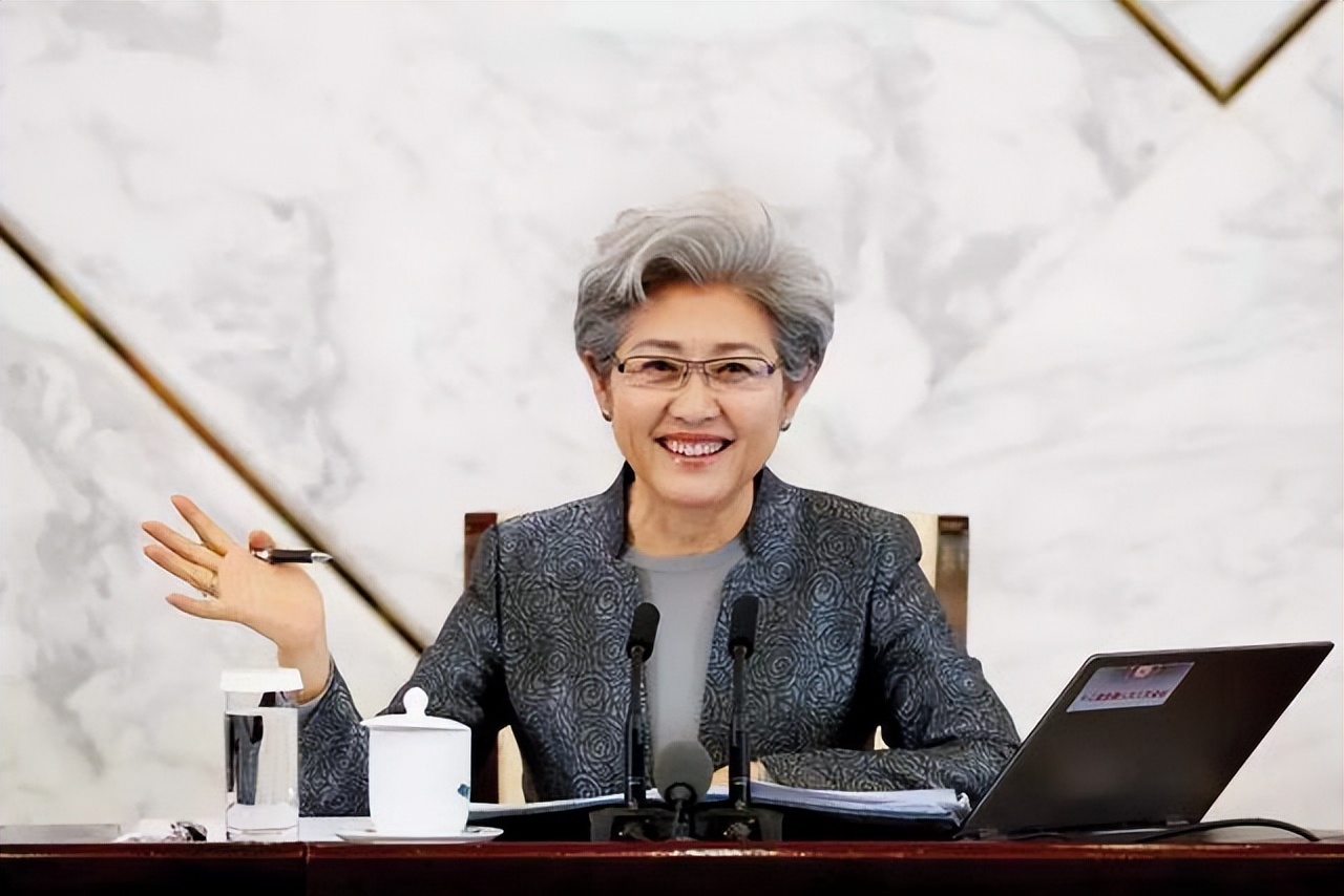 傅瑩