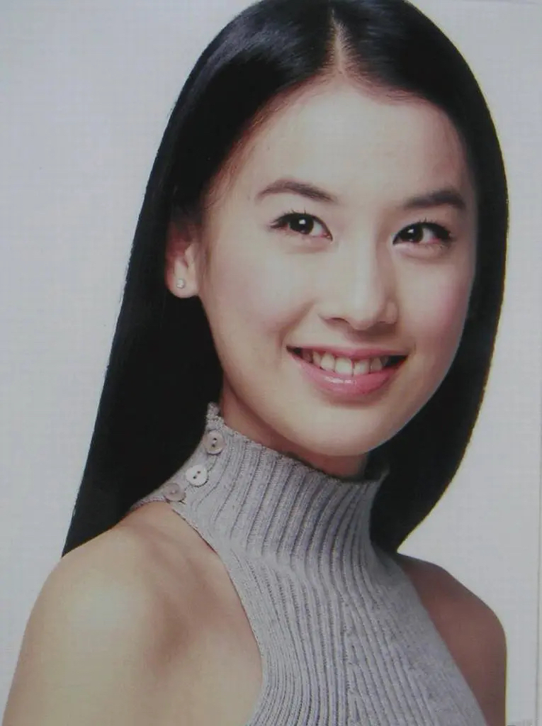 黃聖依