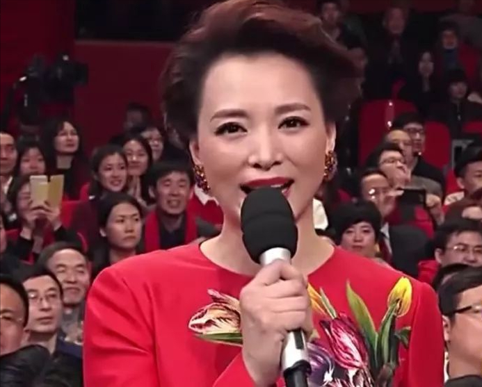 董卿