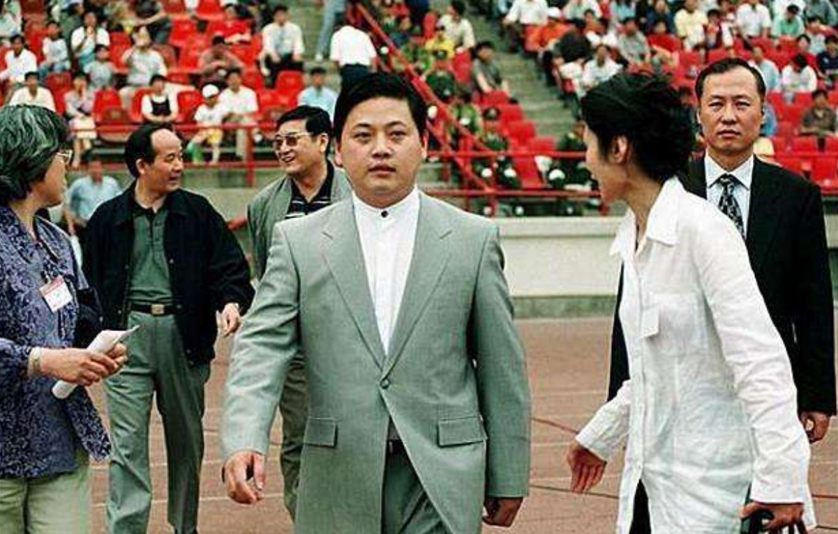 王均搖