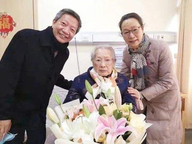 秦怡