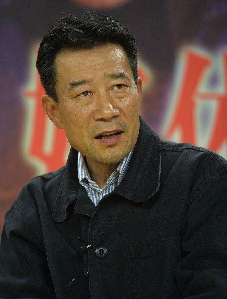 李雪健