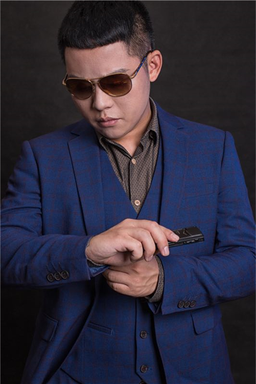 劉軒豪的個人簡介（億萬豪宅給你不一樣的視覺饗宴）