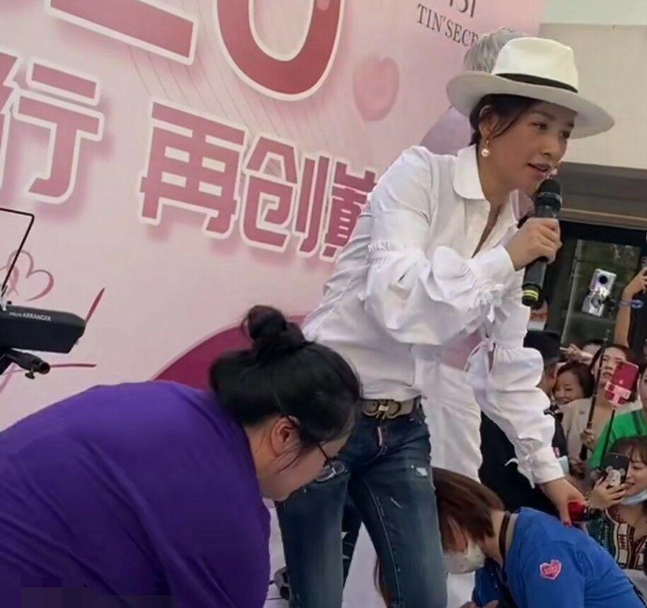 張庭的老公是誰(51歲張庭為60歲老公林瑞陽慶生，大秀恩愛，光腳出席活動太接地氣)