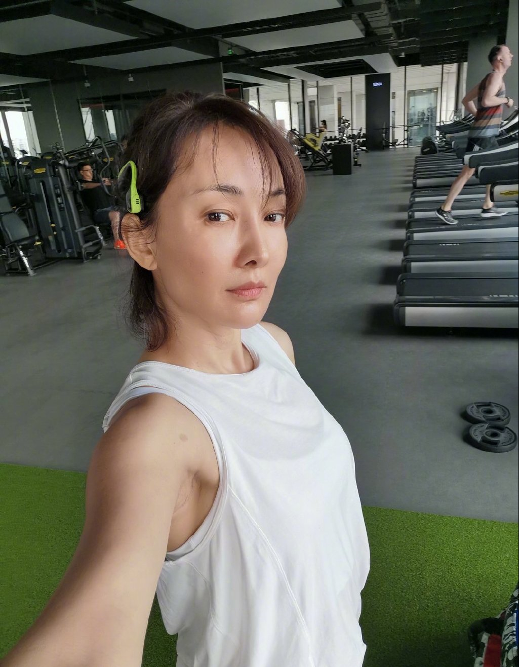 牛莉