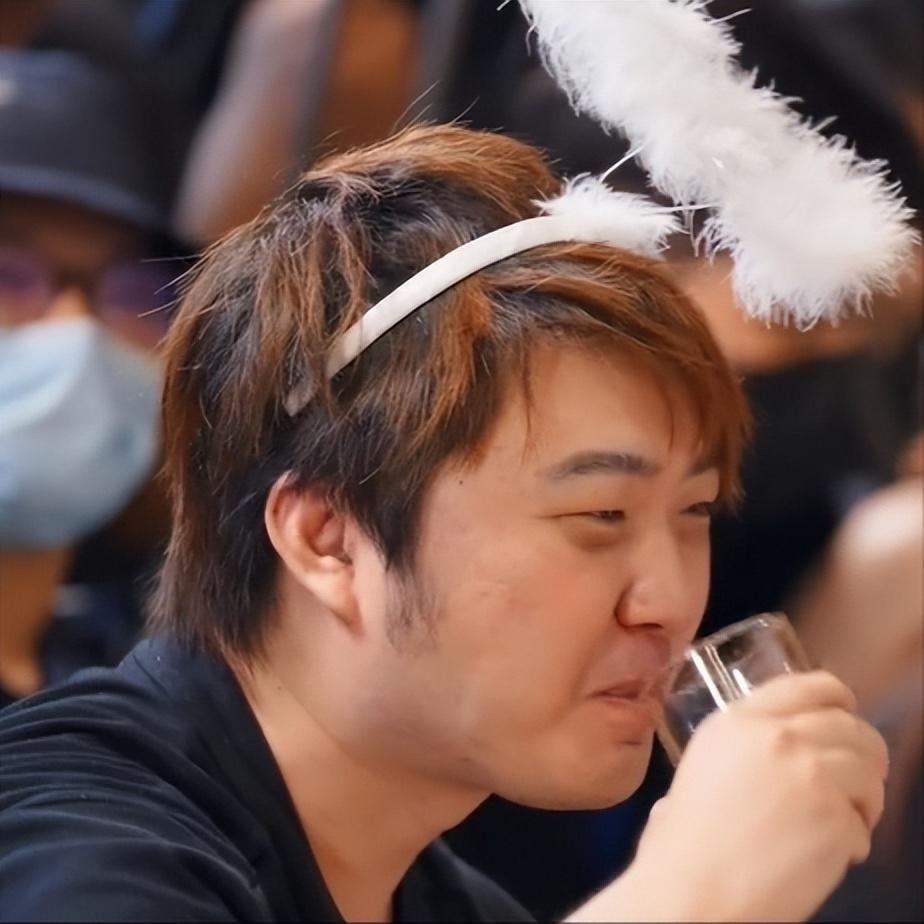 吳彤