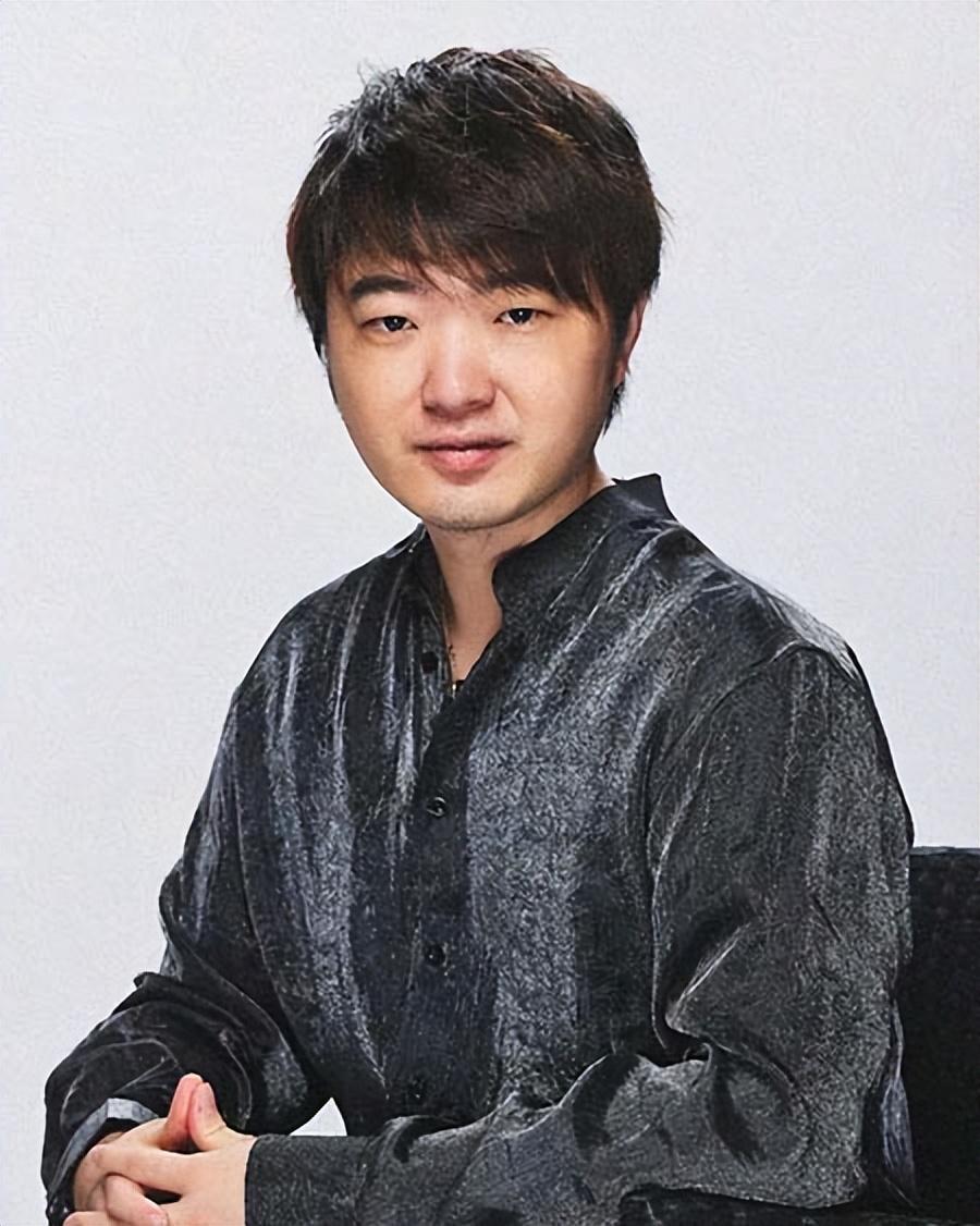 吳彤