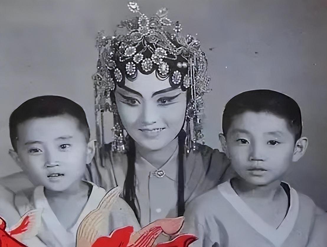 張亞東