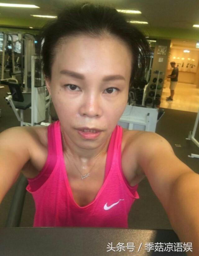 相見恨晚原唱是誰(《相見恨晚》原唱彭佳慧，素顏自拍，網友：比關之琳真實！)