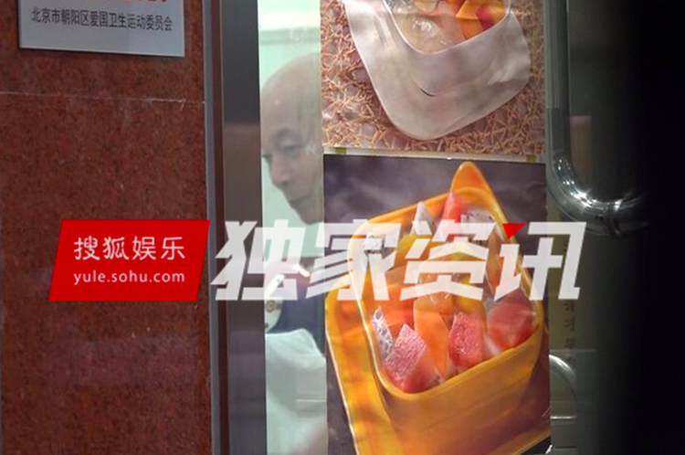 葛優的老婆是誰(葛優罕見攜老婆現身，妻子賀聰比他還胖，被寵了20多年）
