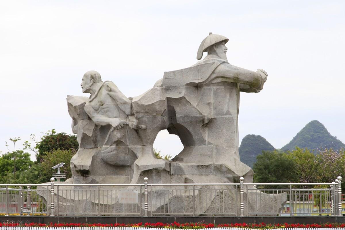 於成龍