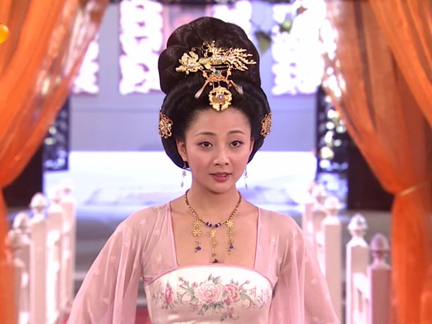 楊玉環簡介生平（四大美女楊貴妃，唐玄宗的最愛，長恨歌的主角，38歲死於馬嵬坡）
