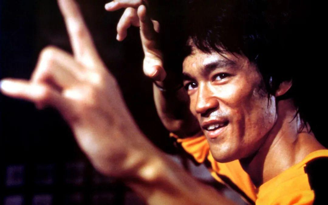 李小龍簡介資料（李小龍真正死因，竟是喝多了水）