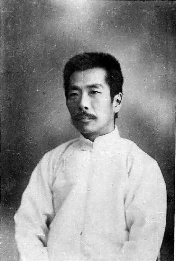 週樹人簡介家庭狀況（魯迅在北京：逛琉璃廠，吃廣和居，買四合院，從小公務員到大先生）