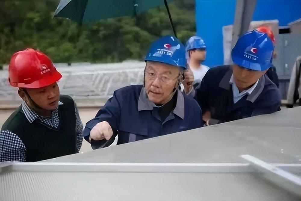 南仁東