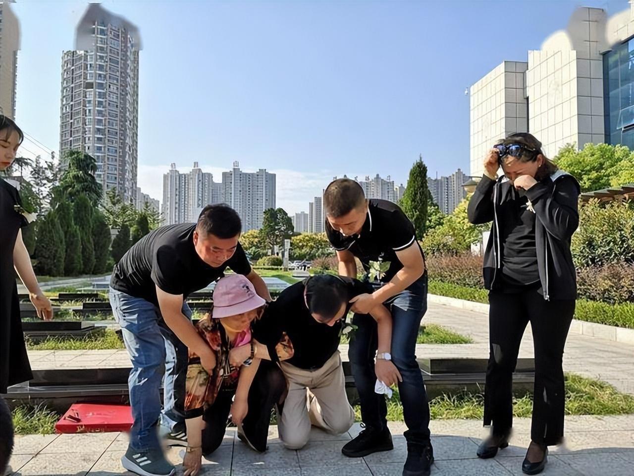 景寶玲