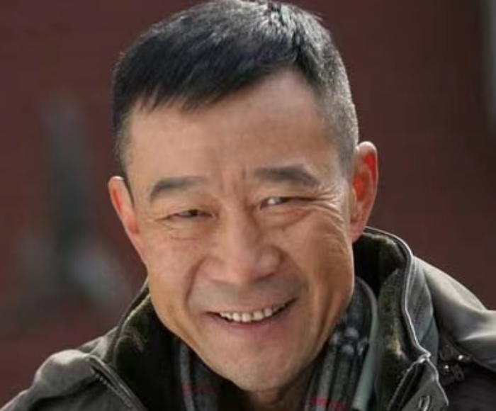 李雪健