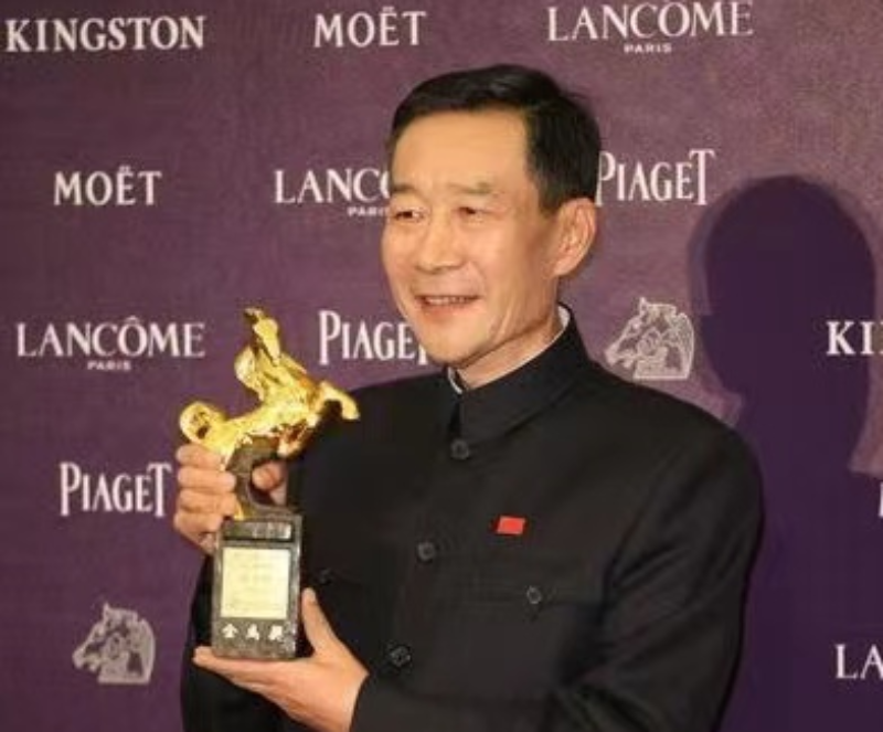 李雪健