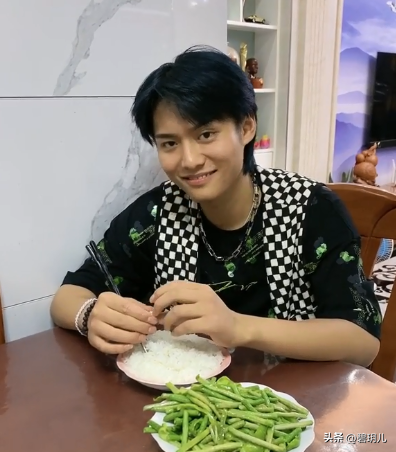 小楊哥
