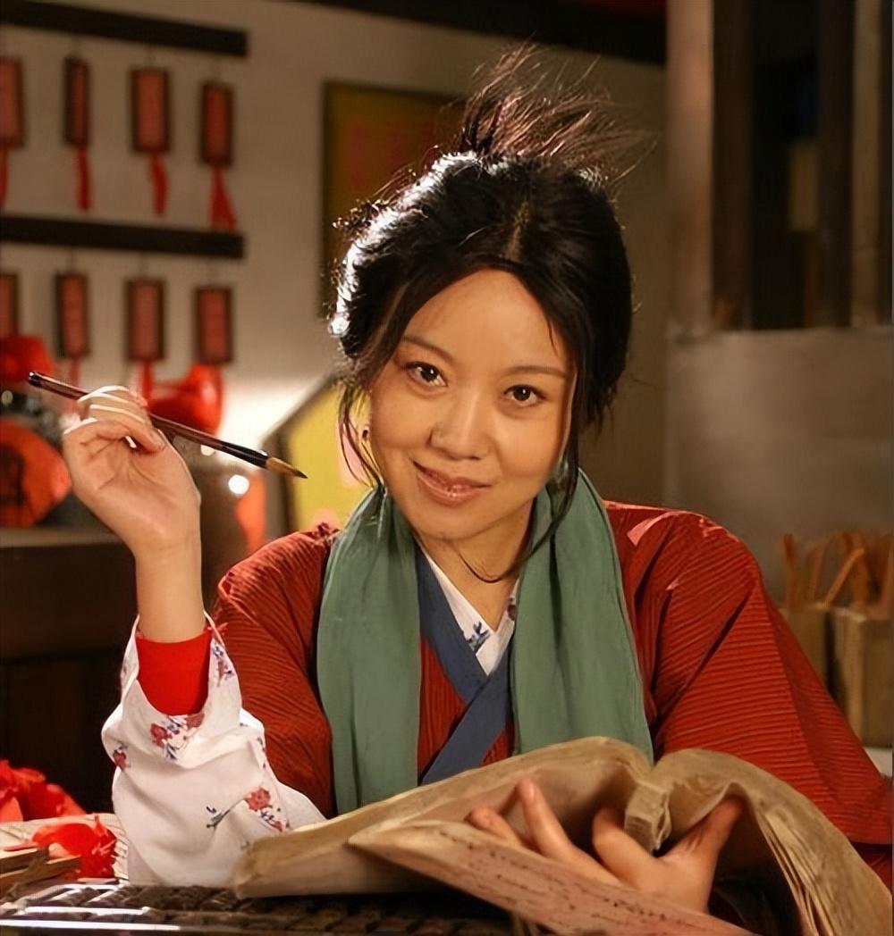 髕妮個人資料近況（闍妮：隱婚生女，離婚後爆紅，如今婚姻狀況如何了？）