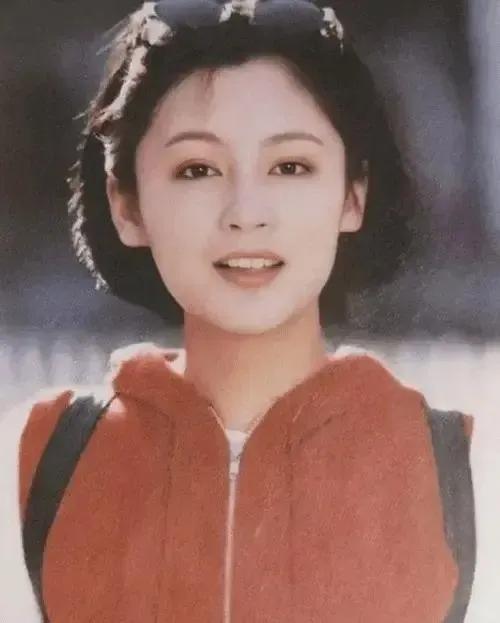 陳紅個人資料: 「中年美婦」陳紅：28歲嫁給陳凱歌，生兩個孩子，54歲還是少女