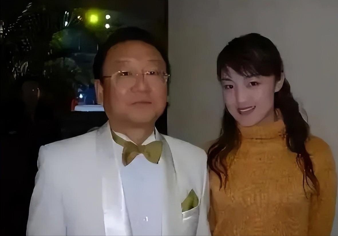 田震