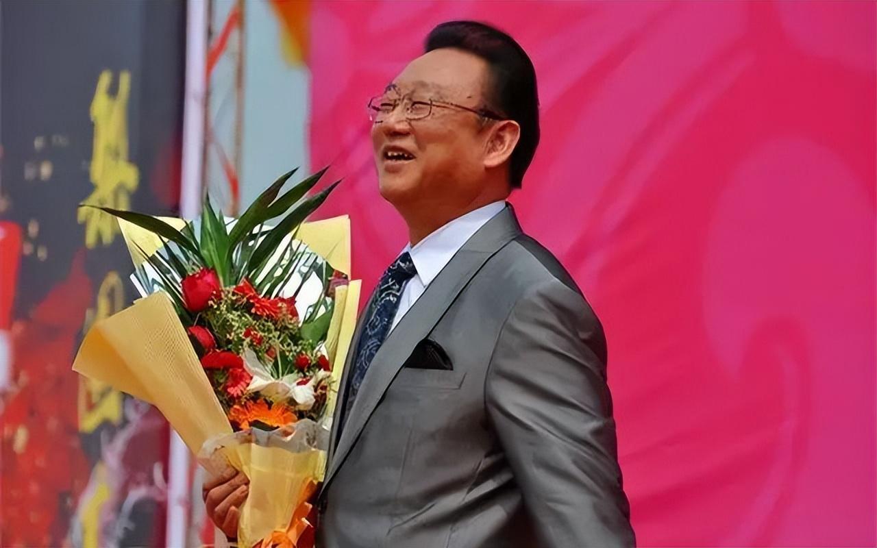 田震
