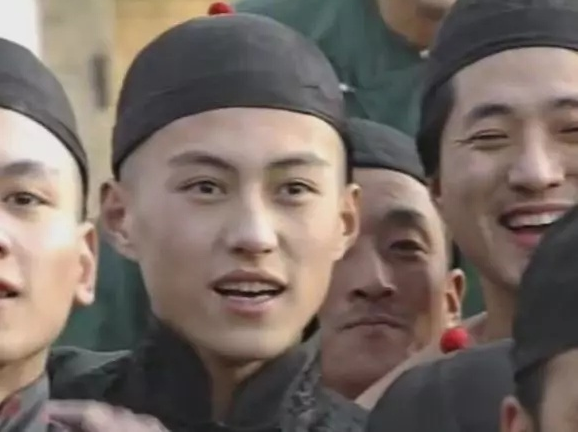 靳東