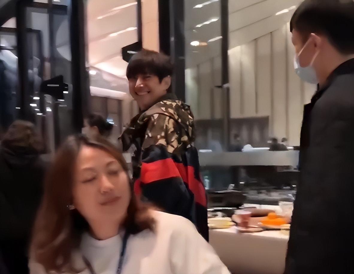 何炅