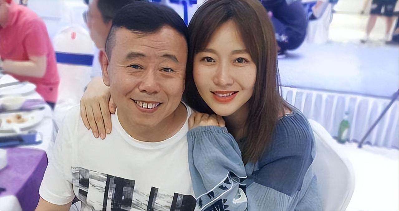 潘陽：30歲嫁10億富豪，全要感謝潘長江？如今為何帶兒子長住娘家